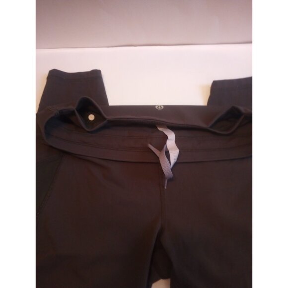 Lululemon capri leggings Dark Green  with a mesh fabric On Legs Sz 10 - Picture 10 of 10